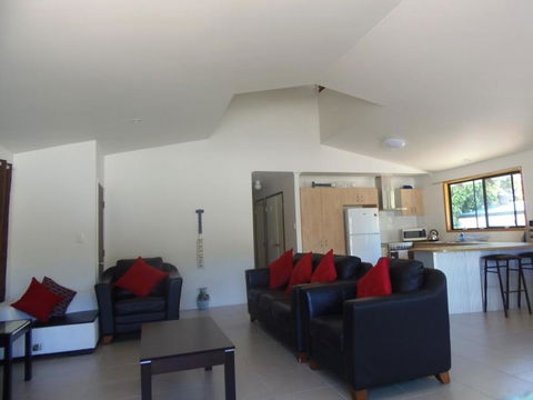6 Bomburra Court - Rainbow Beach, Pet Friendly In Great Bush And Beach Location - Click Find 2