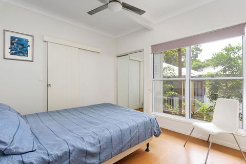 6 Ibis Court - Modern Tropical Family Home With Inground Swimming Pool & Outdoor Entertaining Area - Click Find 2