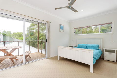 6 Ibis Court - Modern Tropical Family Home With Inground Swimming Pool & Outdoor Entertaining Area - Click Find 3