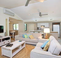 6 Orania Court - Rainbow Shores Absolutely gorgeous beach side property within 200 metres walk to the beach - Click Find