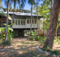 6 Satinwood Drive - Rainbow Shores Stylish Beach House Free WiFi - Click Find