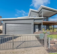 7 Graydens Road Ventnor with Spectacular views - Click Find