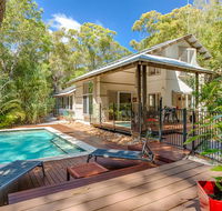 7 Naiad Court - Rainbow Shores Perfect Beach House Swimming Pool and Walk To Beach Aircon Wi-Fi - Click Find