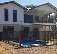 9 Ibis Court - pool beach volleyball air conditioning - Click Find
