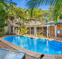 Amaroo - Rainbow Shores Room for everyone and walk to beach - Click Find