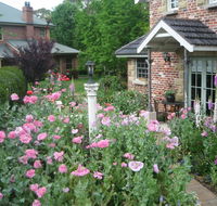 Annie's cottage - Click Find