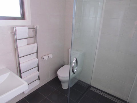 Augathella Motel & Caravan Park - Bet 4u 1