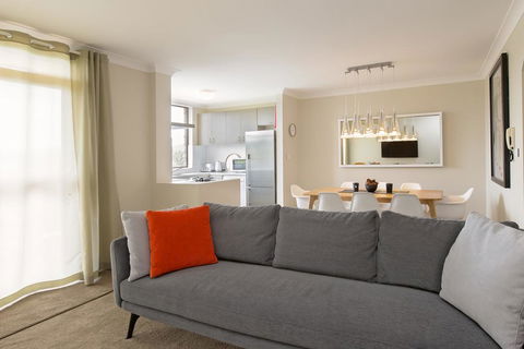 Avalanche 6 - Sophisticated Style &modern Comfort With A Central Location - Click Find 2