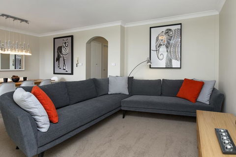 Avalanche 6 - Sophisticated Style &modern Comfort With A Central Location - Click Find 1