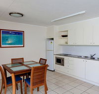 Baden 50 - Rainbow Shores Swimming pool walk to beach tropical surroundings - Click Find