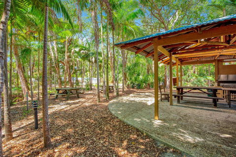 Baden 70 - Rainbow Shores, Ground Floor, Air Con, Overlooking Lap Pool - Click Find 1