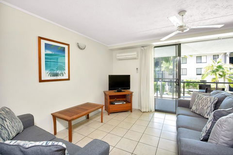 Baden 72 - Rainbow Shores, Stroll To The Beach, Air Con, Swimming Pools - Click Find 1