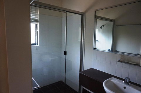 Baden 80 - Rainbow Shores, Air Conditioned Unit, Top Floor, Walk To Beach - Click Find 0
