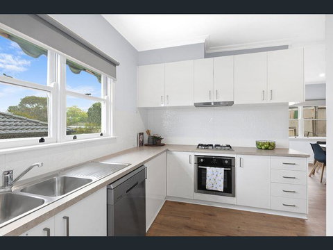 BALLARAT CLOSE 2 CBD + HOSPITAL+3BR HOME+NETFLIX + WiFi + Gift - Bet 4u 3
