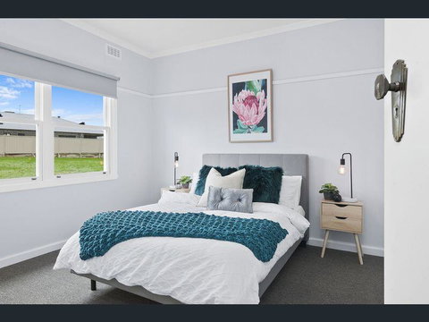 BALLARAT CLOSE 2 CBD + HOSPITAL+3BR HOME+NETFLIX + WiFi + Gift - Bet 4u 1