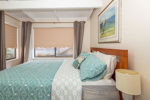 Batehaven Beach House - Click Find 3
