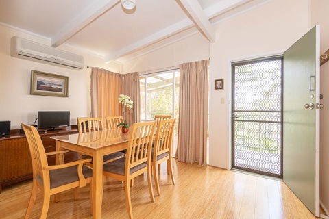 Batehaven Beach House - Click Find 1