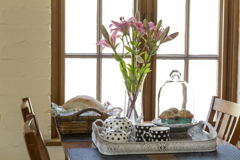 Battunga Bed And Breakfast - Click Find 3