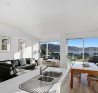 BAY VUE - top floor apartment amazing views - Bet 4u