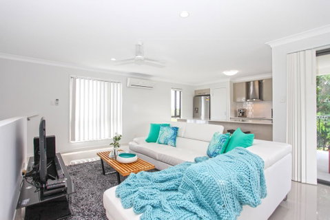 Beach Breeze Holiday House - Click Find 1