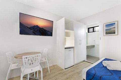 Beach House Motel - Click Find 3