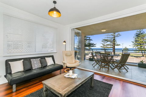Beachfront On Golden Mile - Bridge Guide 1
