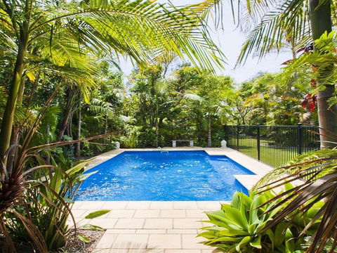 Beachfront Pool House - Absolute Beachfront - Bet 4u 0