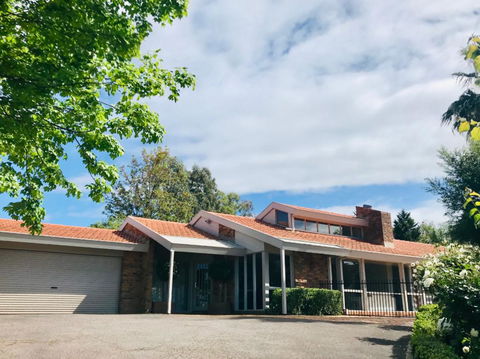 Beautiful Resort Retreat Villa In The Yarra Valley - Entertainer's Delight - Click Find 2