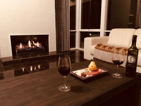 Beautiful Resort Retreat Villa In The Yarra Valley - Entertainer's Delight - Click Find 1