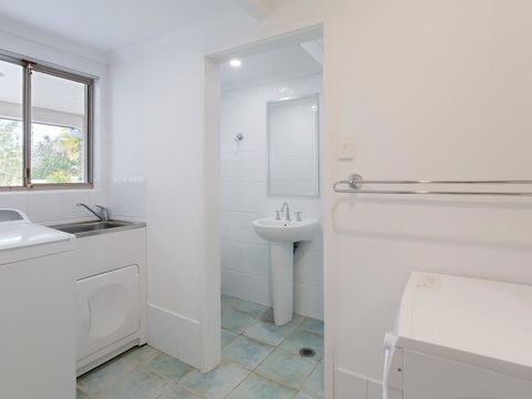 Beauty And The Beach', 88 Foreshore Drive - Large Home With WIFI & Water Views - Lawyer Find 2