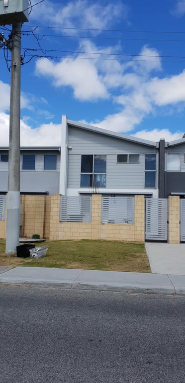 Beckenham Townhouse - Click Find 3