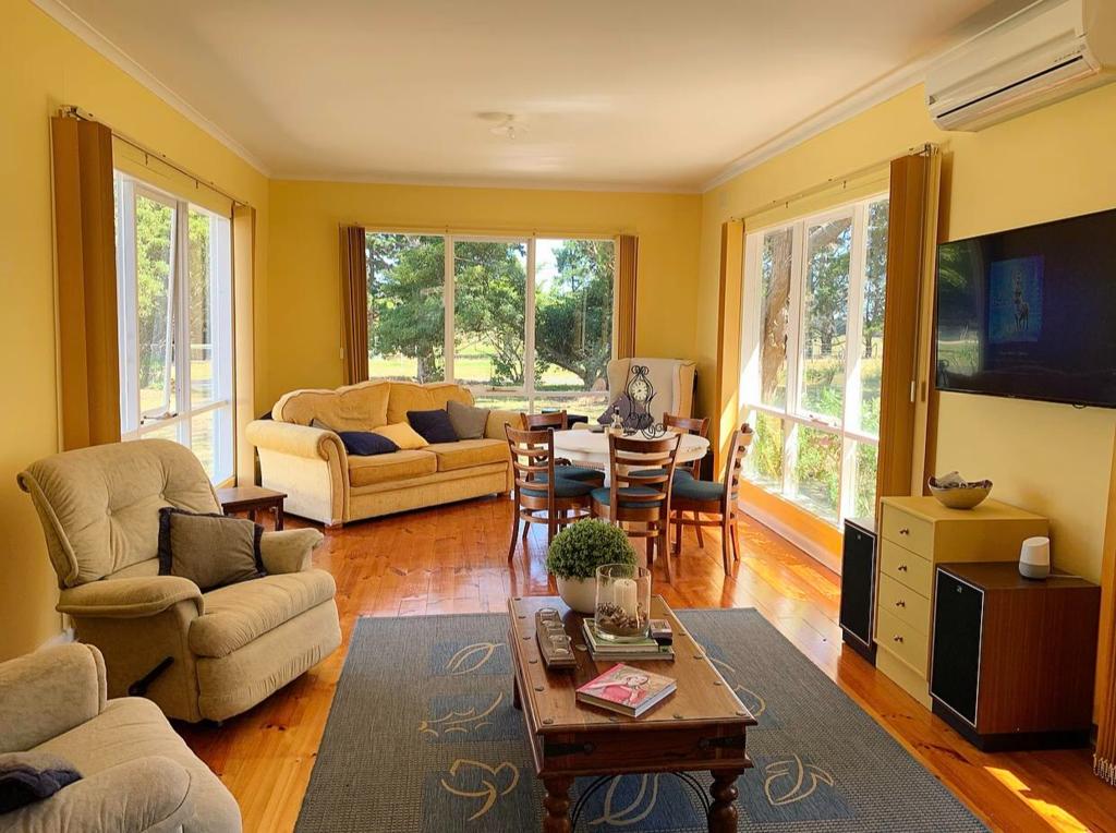 Accommodation Wimbledon Heights VIC Click Find