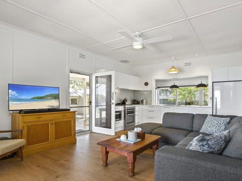 Bellevue - Overlooking Serene Lake Woolumboola - Bet 4u 3