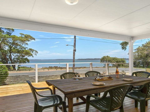 Bellevue - Overlooking Serene Lake Woolumboola - Bet 4u 0