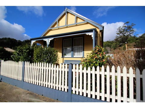 Benvenuti, To Comstock Cottage - Click Find 0