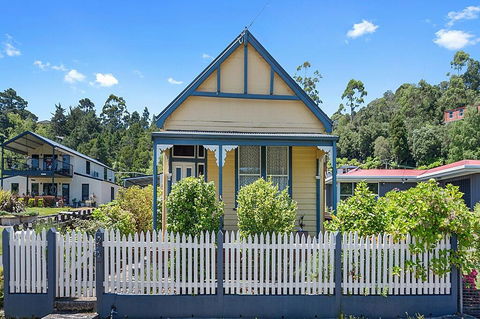 Benvenuti, To Comstock Cottage - Click Find 2