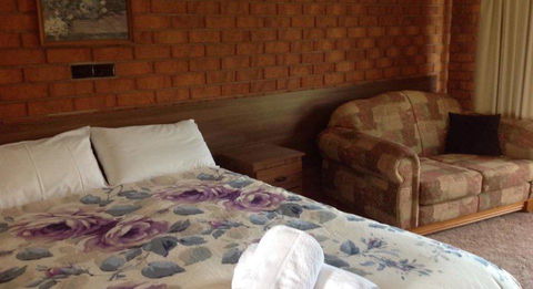 Berrigan Motel - Click Find 3