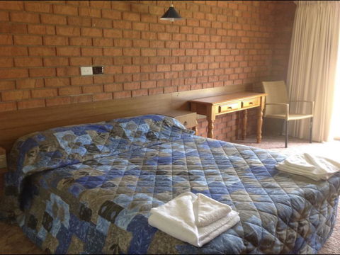 Berrigan Motel - Click Find 0