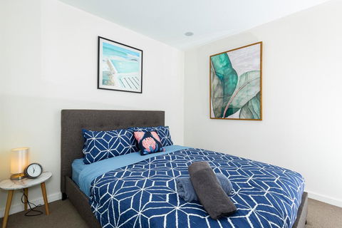 Bond Quarter Loft - Click Find 2
