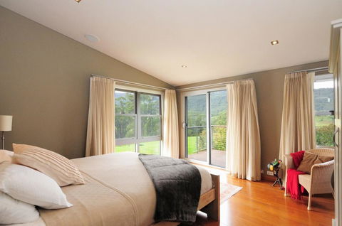 Bottlebrush Lodge - Great Views And A Pool! - Bet 4u 3