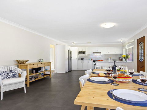 Braeside - Waterfront, Fireplace - Bet 4u 3