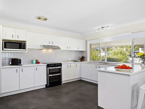 Braeside - Waterfront, Fireplace - Bet 4u 2