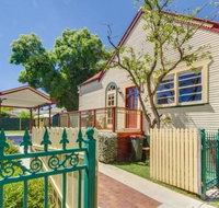 Bright 3-bedroom apartment - Central Armidale - Click Find