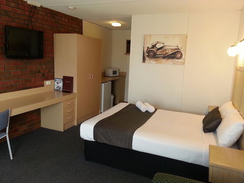 Big Valley Lakeside Paradise Motor Inn - Bet 4u 2
