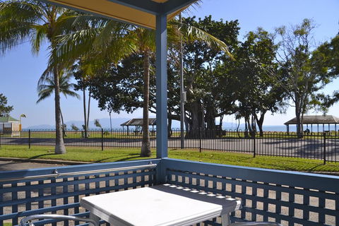 BIG4 Rowes Bay Beachfront Holiday Park - Click Find 1
