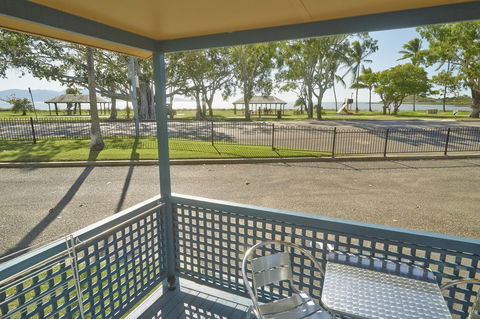 BIG4 Rowes Bay Beachfront Holiday Park - Click Find 2