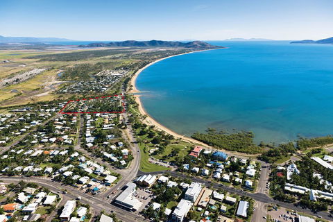 BIG4 Rowes Bay Beachfront Holiday Park - Click Find 0