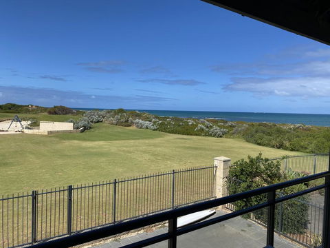 Blue Sky Escapes Seaview Apartment - Lawyer Find 0