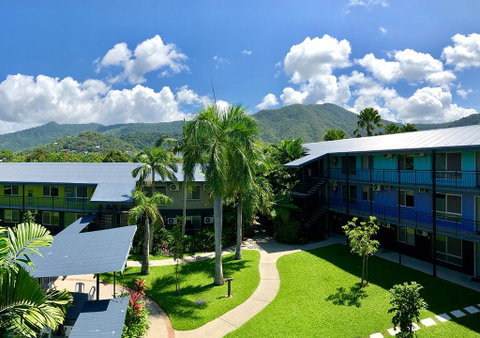 Cairns Adventure Lodge - Includes All Meals Served In The Dining Hall - Lawyer Find 0