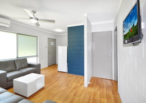 Cairns Adventure Lodge - Includes All Meals Served In The Dining Hall - Lawyer Find 1